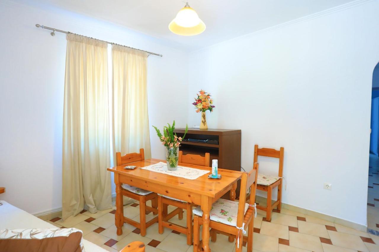Alexandra Apartment Nisaki  Buitenkant foto